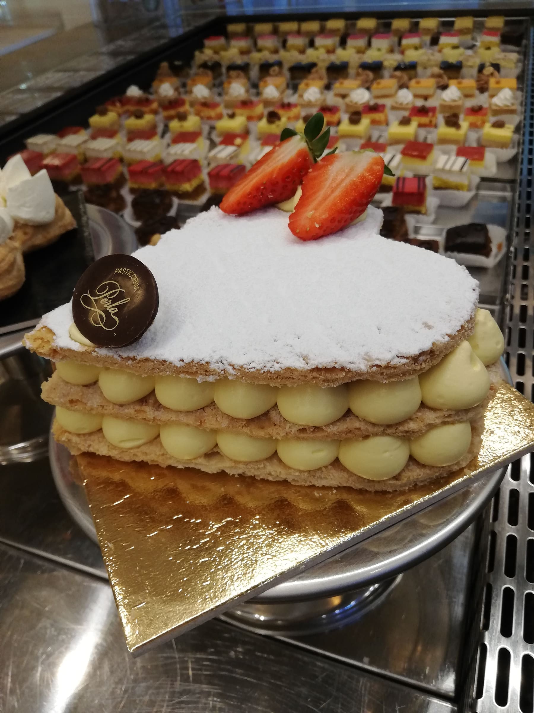 Millefoglie con fragole, Pasticceria Perla